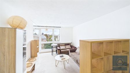 Studio to rent - Photo 2