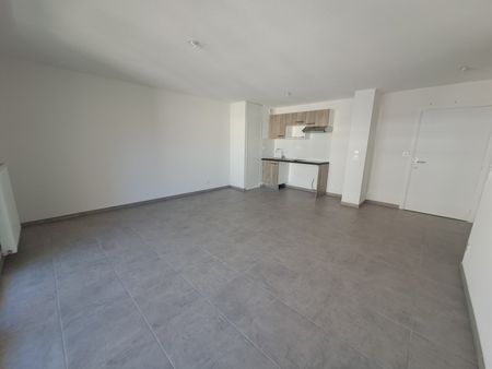 Location Appartement 3 pièces 64m² MONTRABE 31850 - Photo 2