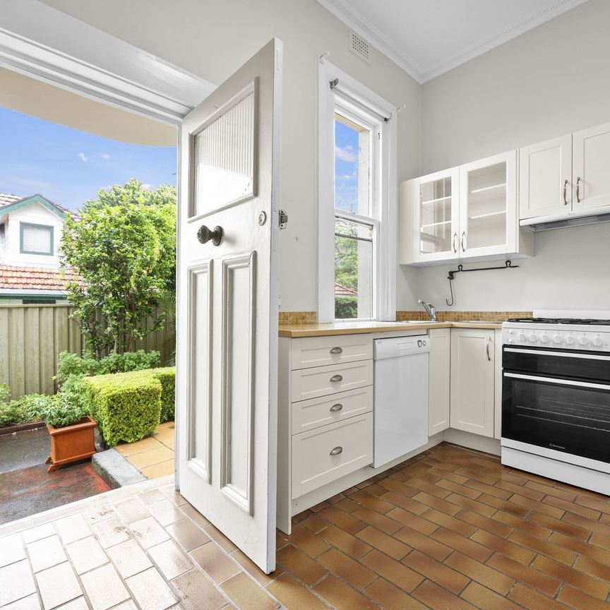 Charming Garden Apartment - Photo 1