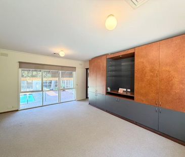 A Private Poolside Lifestyle in a Prestigious Lower Plenty Court - Photo 1