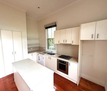 Ideal Location, 3 Bedroom Family Home, Workshop Area - Photo 2