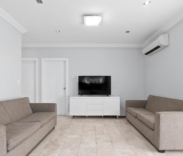 Gorgeous family home ready for rent! plus retreatroom! - Photo 1