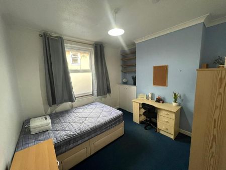 4 bedroom terraced house to rent - Photo 3