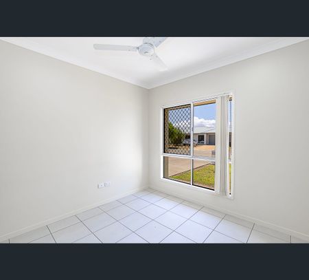 16 Sandon Place, Kelso, Qld 4815 - Photo 2