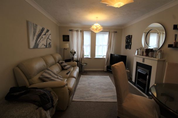 Hurworth Avenue, Slough, SL3 7FE - Photo 1