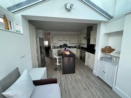 Southbourne Overcliff Drive, Bournemouth - Photo 3