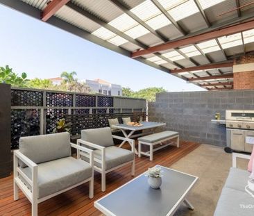 Chic F/F Ground-Floor Courtyard Woolstore Apartment for Rent! - Photo 4