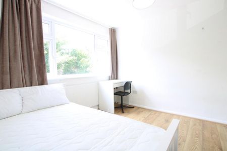 4 bedroom house to rent - Photo 3