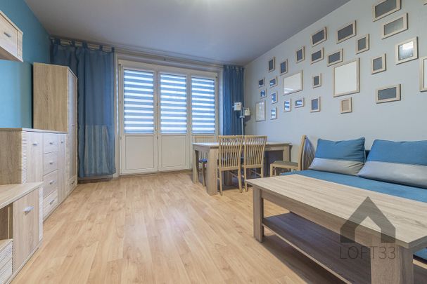 Piękne i wyposażone dwupokojowe mieszkanie na osiedlu Stałym w Jaworznie do wynajęcia | Spacer 3D - Zdjęcie 1