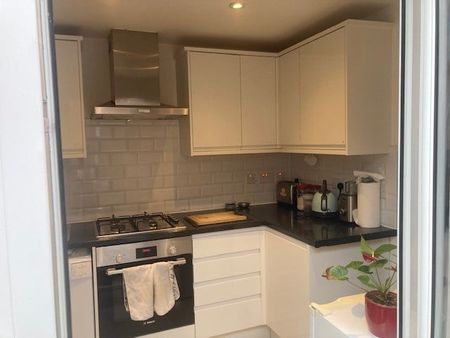 3 Bed Terraced House, Eldon Street, RG1 - Photo 2