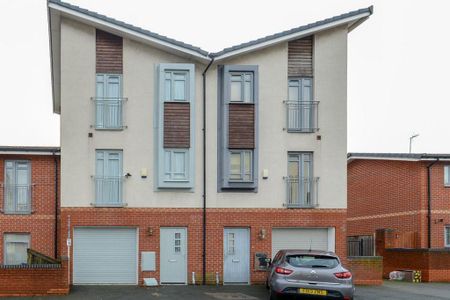 4 bedroom terraced house to rent - Photo 3