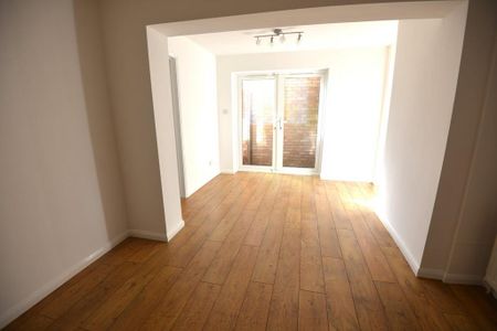 5 bedroom detached house to rent - Photo 2