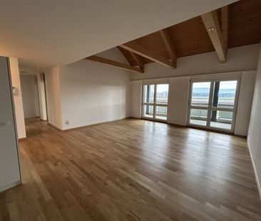 Bright and spacious apartment right next to the Ins train station - Foto 1