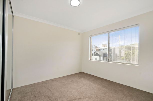 Stylish Coastal Apartment - Walk to Bondi & Tamarama Beach - Photo 1