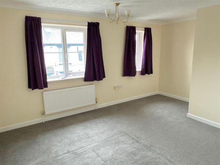 2 bedroom end of terrace house to rent - Photo 2