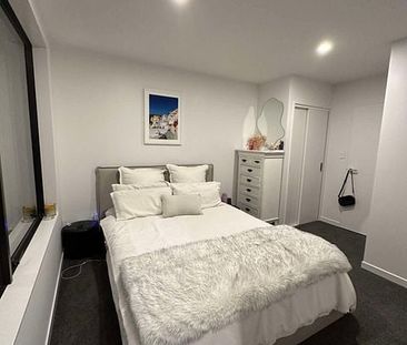 Lyall Bay, 3 bedrooms - Photo 1