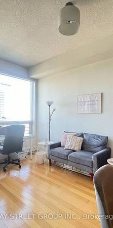 Beautiful 1 bedroom Open concept Wellesley & Shebourne - Photo 1