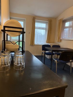 Room in a Shared House, Burgess Road, SO16 - Photo 1