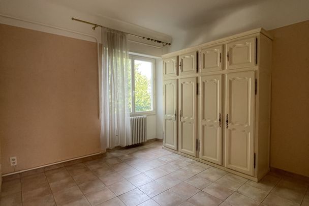 À louer Spacieux T4 de 99 m2 au calme absolu, proche centr - Photo 1