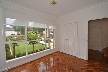 Stylish Townhouse of Impeccable Quality in an Ideal Location! - Photo 2