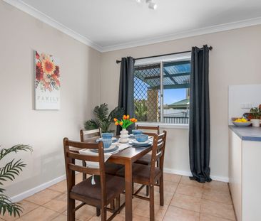 Stylish home in sought-after area! - Photo 3