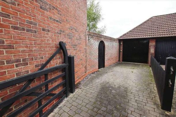 St. Botolphs Gate, Saxilby, Lincoln, LN1 - Photo 1