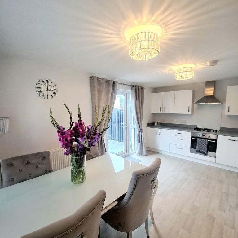 3 bedroom end of terrace house to rent - Photo 1