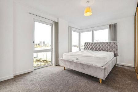 3 bedroom flat to rent - Photo 3