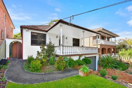 Lovingly Maintained and Renovated Three-Bedroom Family Home Seconds to Lane Cove Village - Photo 2
