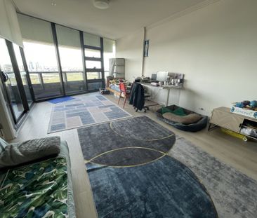 Stunning 1-Bedroom Apartment With View For Lease - Photo 2