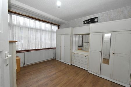 5 bedroom end of terrace house to rent - Photo 3