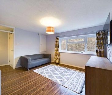 Narromine Drive, Calcot, Reading, Berkshire, RG31 - Photo 2