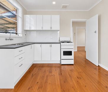 3 Small Crescent, SMITHFIELD PLAINS SA 5114 - Photo 2
