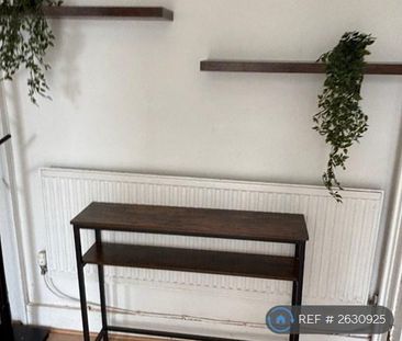 1 bedroom in a flat share to rent - Photo 5