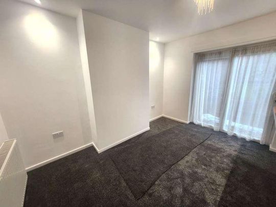 Hillbrow Crescent, Halesowen, B62 - Photo 1