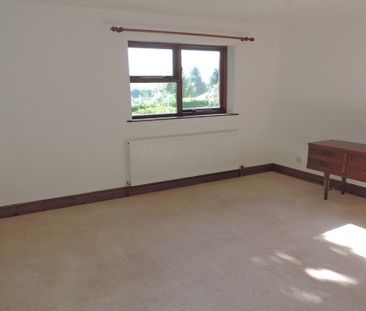 3 bedroom detached bungalow to rent - Photo 3