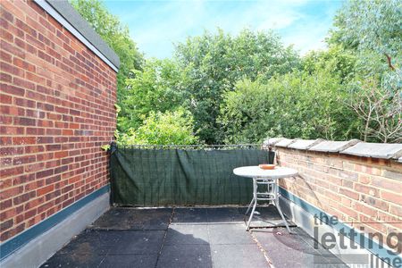 Lea Road, Enfield, EN2 0LE - Photo 2