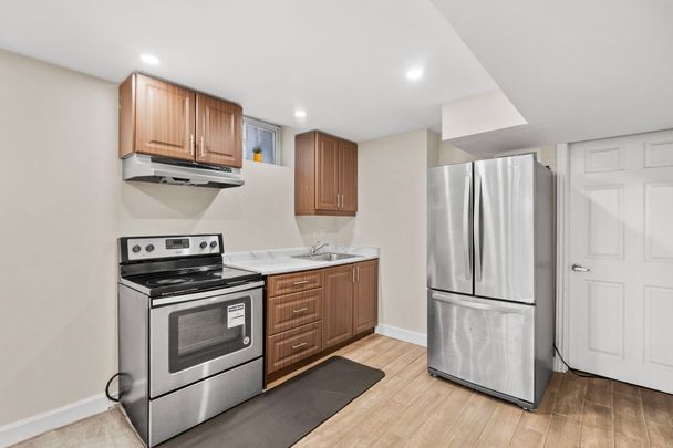 For Lease - 2064 Glenada Crescent Unit# BSMNT, Oakville, Ontario - Photo 1