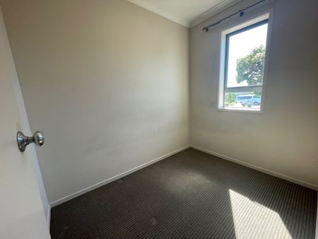 26 Chapel Road, Flat Bush, Auckland - Photo 2