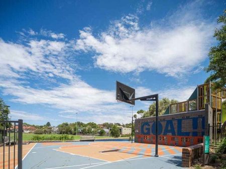 DESIGNER APARTMENT WITH COURTYARD IN SOUGHT-AFTER BONDI LOCATION - Photo 3