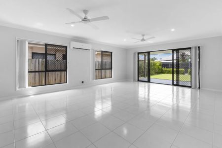 Modern living townhouse with close proximity to schools and public transport - Photo 2