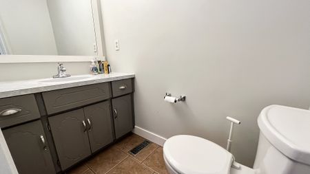 4 Bed + Den Gorgeous Home For Rent In Langley. - Photo 2