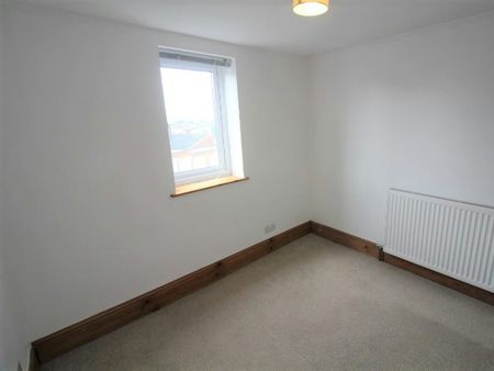 Terraced House to rent on - Photo 2