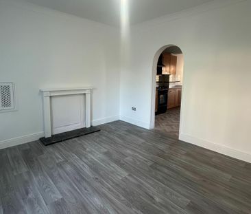 3 bedroom end of terrace house to rent - Photo 2