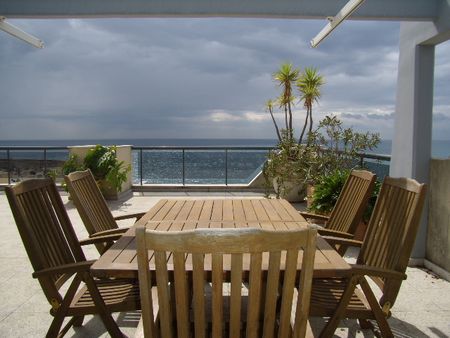 Front Line Beach Penthouse Apartment for Rent – Estepona - Photo 2