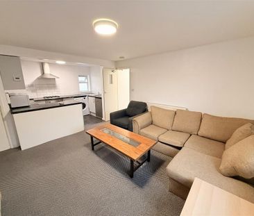 5 bedroom flat to rent - Photo 1
