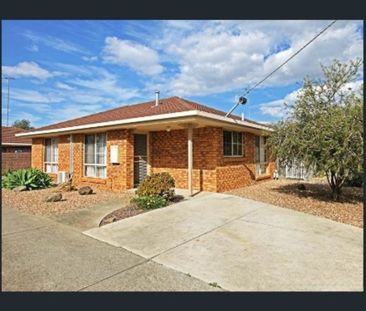 Spacious unit in convenient location - Photo 6
