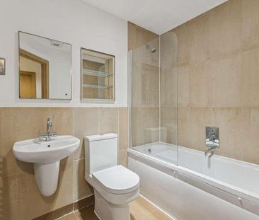 Comyn Road, London, SW11 - Photo 2