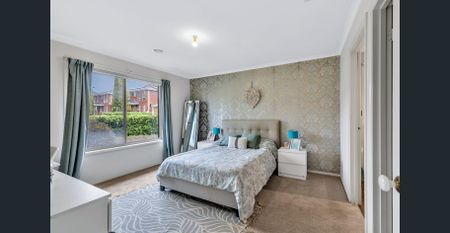 Spacious Family Living in a Quiet Court Location - Photo 3