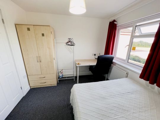 room 4 - Photo 1
